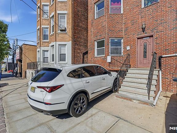 2nd image of 1507 Kerrigan Ave