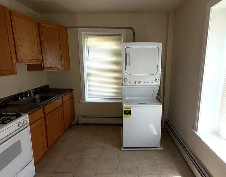 Mount Pleasant Ave W 134 — Photo 11