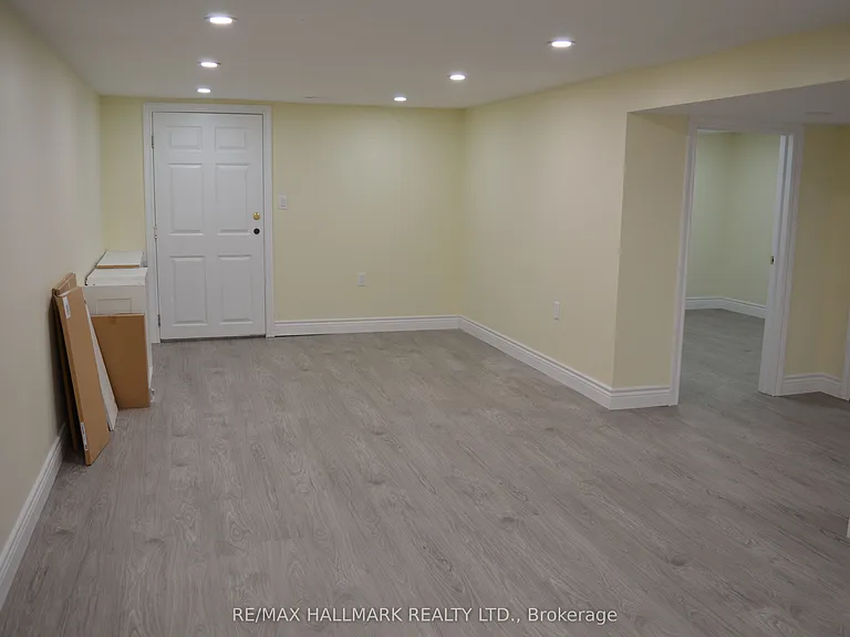 9884 Bayview Ave #LOWER — Photo 4