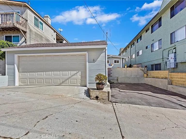 771 W 24th St — Photo 22
