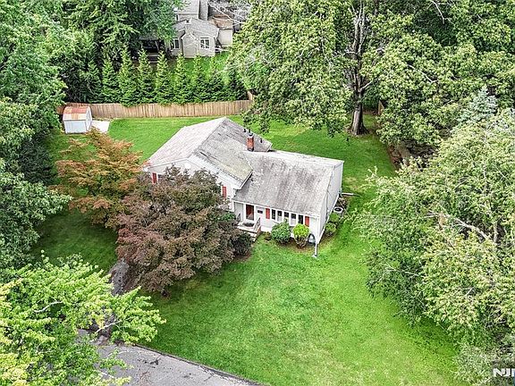 3rd image of 11 Kenyon Ct