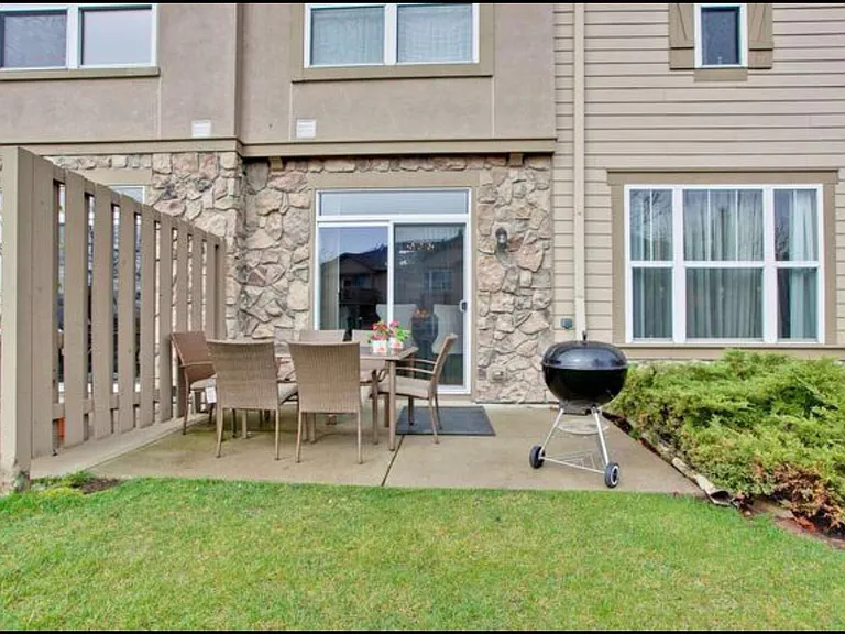 1903 Crenshaw Cir — Photo 25