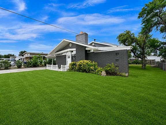 3rd image of 3956 S Southbourne Way