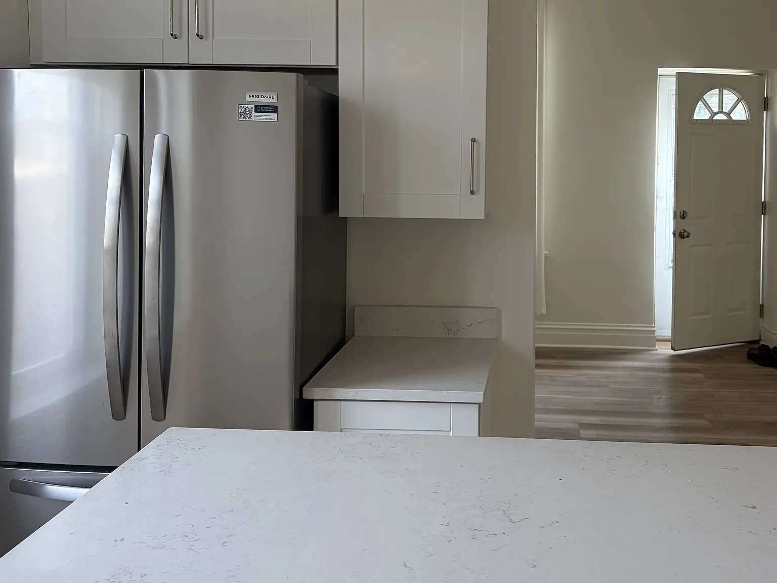 3 bed, 1300 sqft, $2,300 — Photo 3