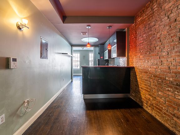 4th image of 524 Chauncey St APT 2R