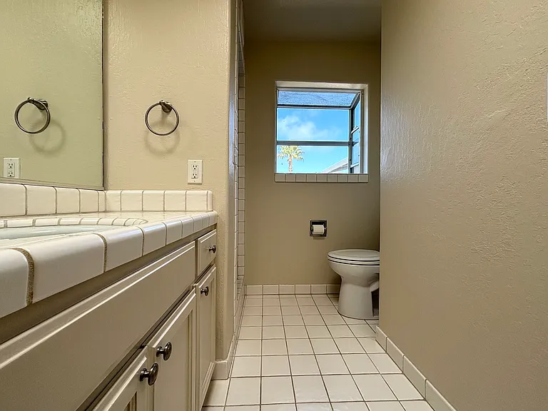 653 Bayview Dr — Photo 38