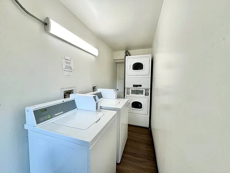 1061 E Broadway #205 — Photo 10