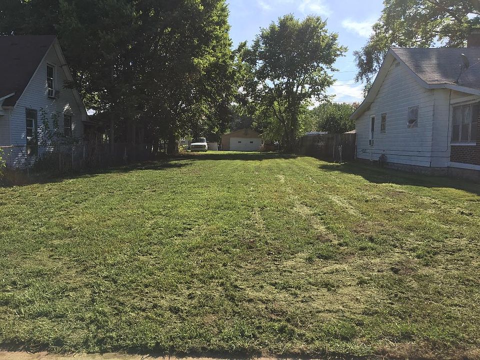 2nd image of 1045 S Sheffield Ave