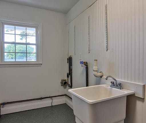 3rd image of 11 Hutchinson Dr