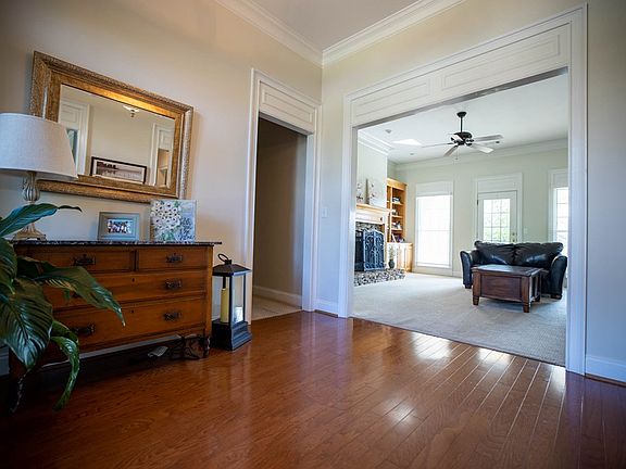 4th image of 27 Meadow Valley Ct