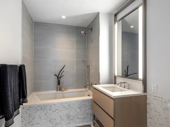 500 West 45th Street image 10 of 22