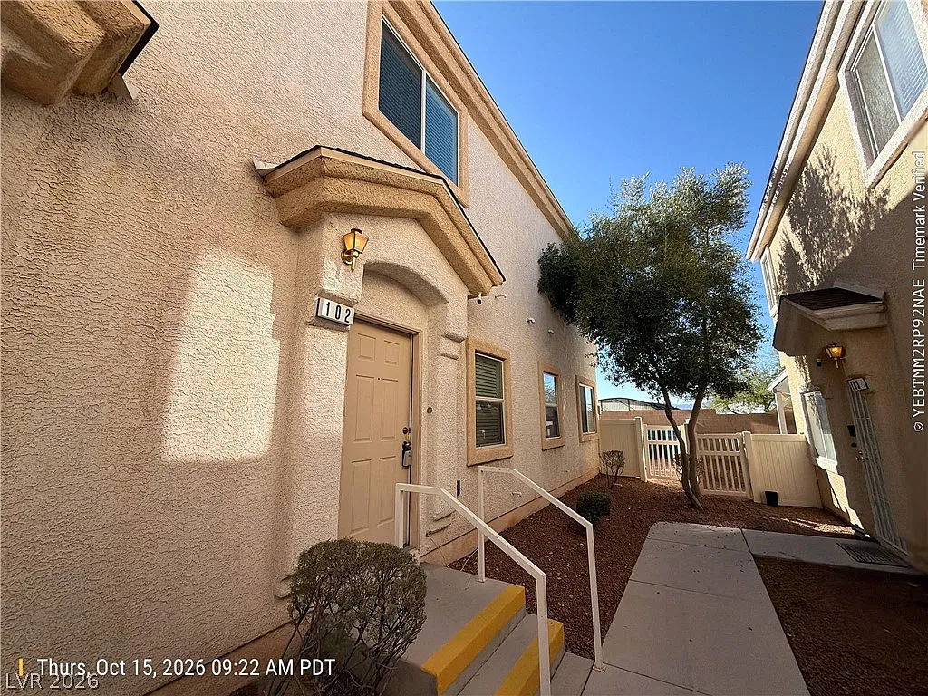 2 bed, 2.5 bath, 1170 sqft, $1,426 — Photo 2