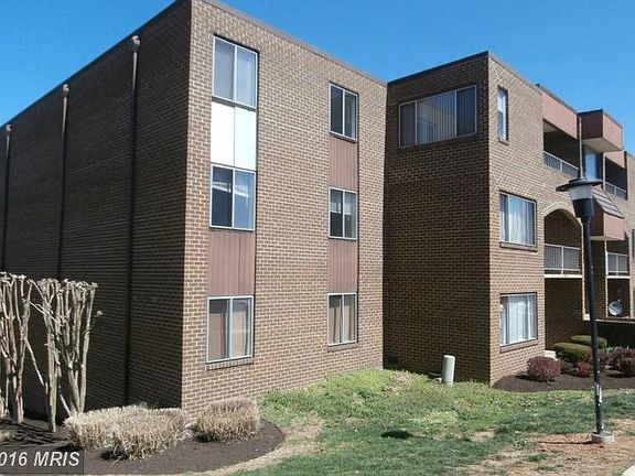 2nd image of 420 Girard St APT 123