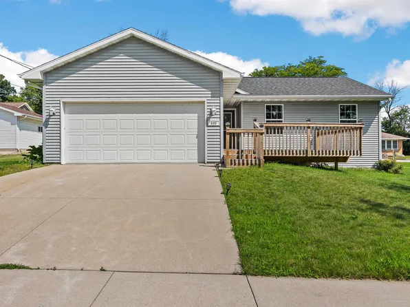 505 W Marion St, Manchester, IA 52057