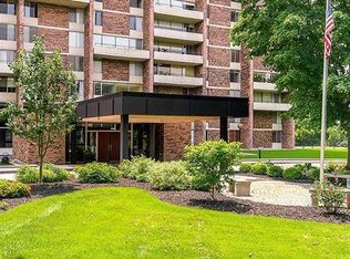 1000 Urlin Ave APT 518, Grandview, OH 43212