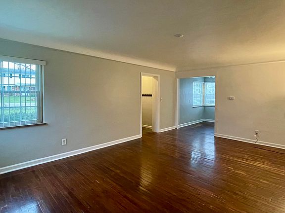 3rd image of 260 Elmhurst Ave