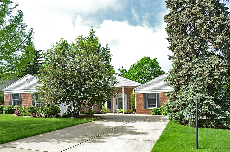 219 Imperial Dr photo 1