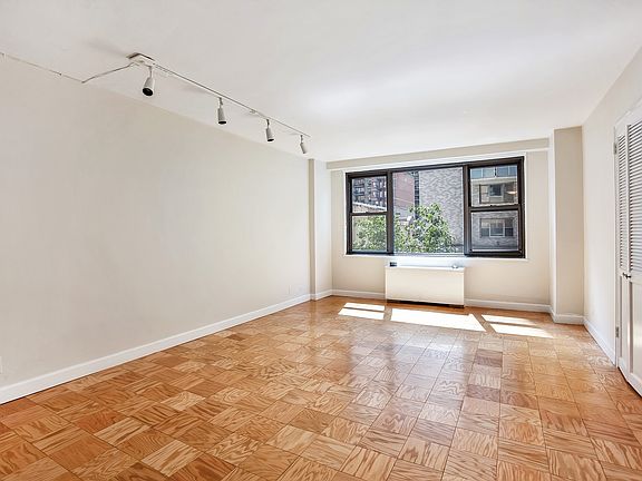 2nd image of 301 E 40th St #3P
