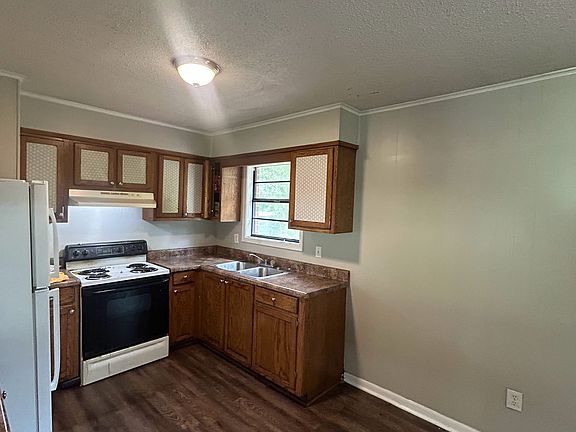 2nd image of 803 Fernwood Dr