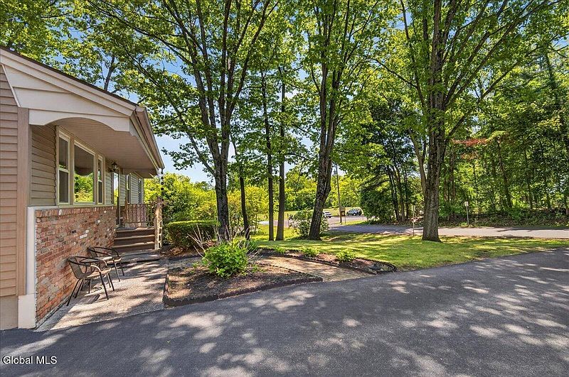 3rd image of 798 Westmoreland Drive