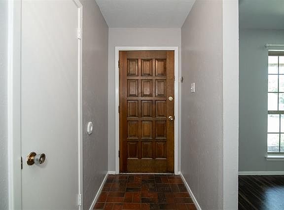 3rd image of 813 S Hampshire St