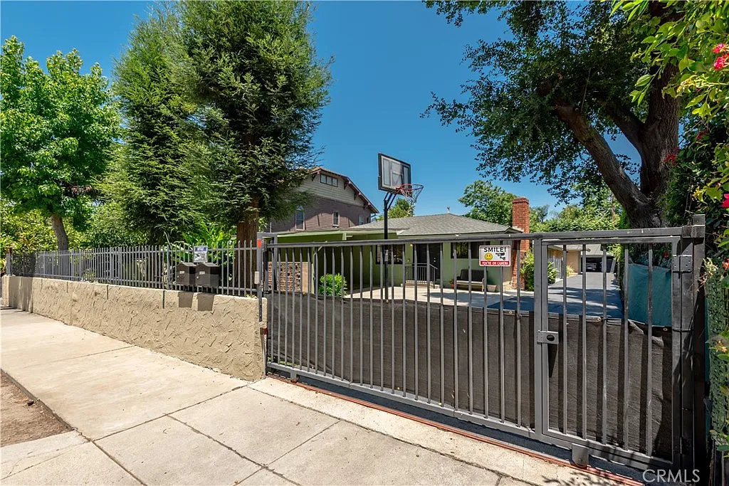 3 bed, 1600 sqft, $4,595 — Photo 1