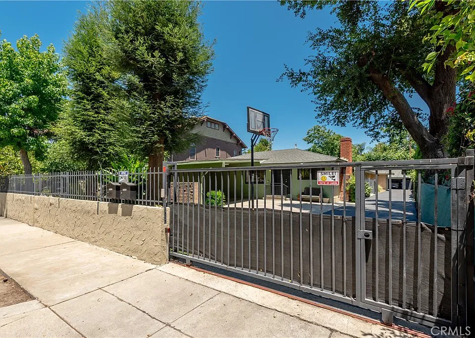 4450 Matilija Ave