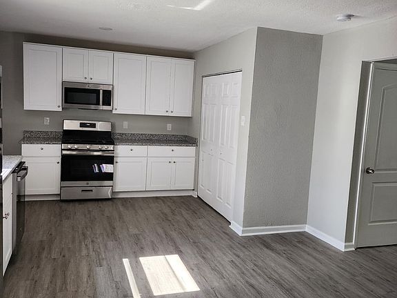 4th image of 2114 Evergreen Pl