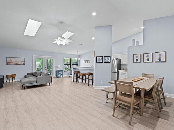 3rd image of 1599 Bayridge Pl