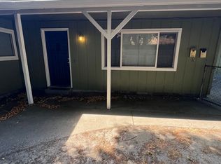 511 & 513 SE L St #511, Grants Pass, OR