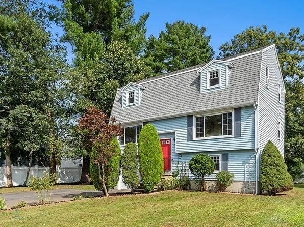 18 Cedarwood Rd, Billerica, MA 01821