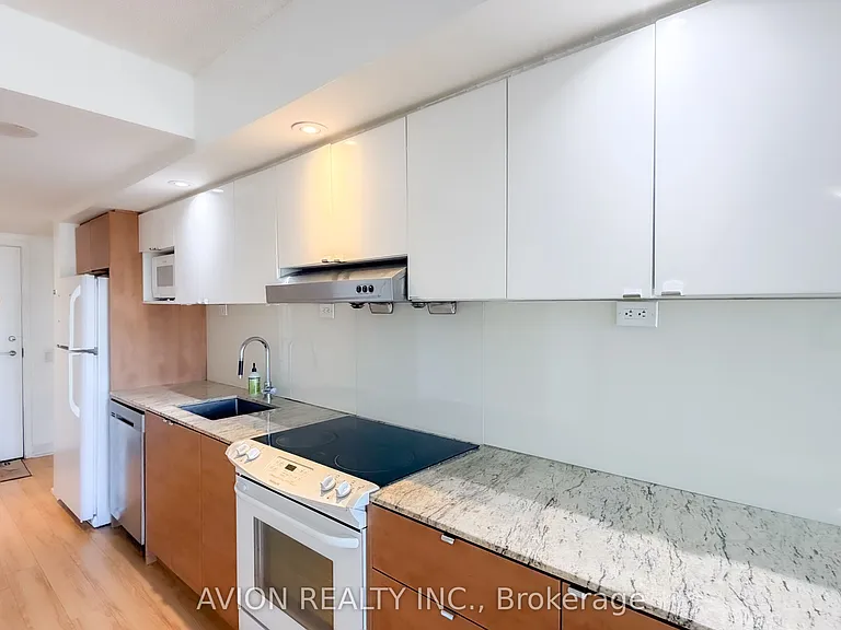 121 McMahon Dr #705 — Photo 5