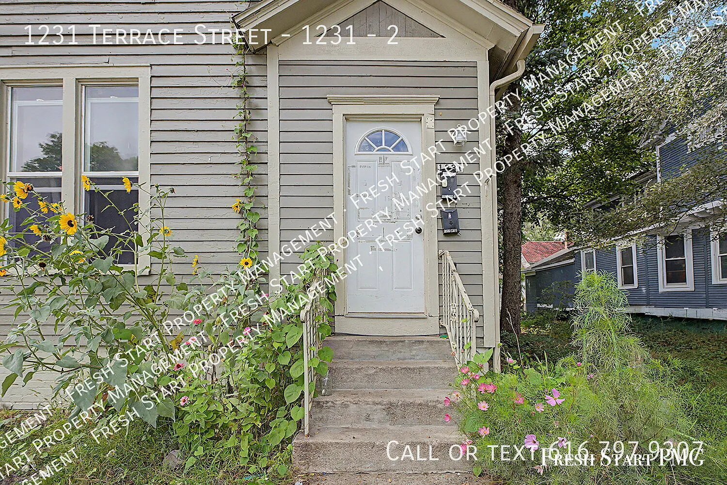 "Cozy Urban Living: Charming 1-Bedroom Apartment in Muskegon's Heart!" — Photo 4