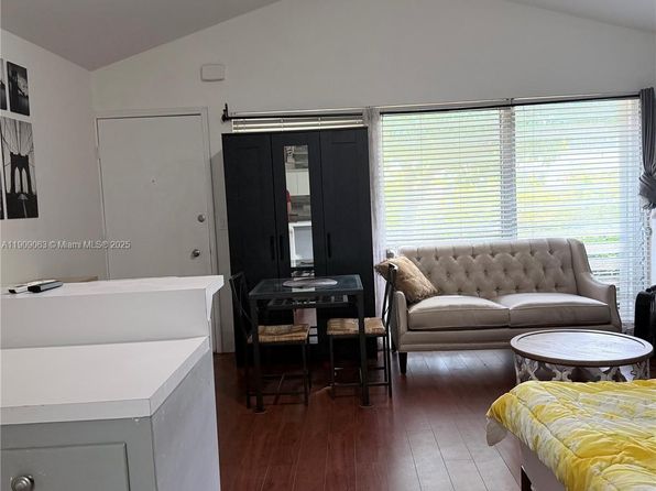 2633 NE 32nd St #1-2