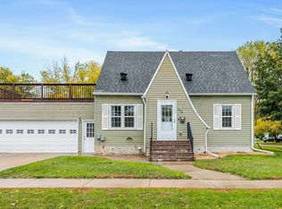 604 9th St N, Moorhead, MN 56560