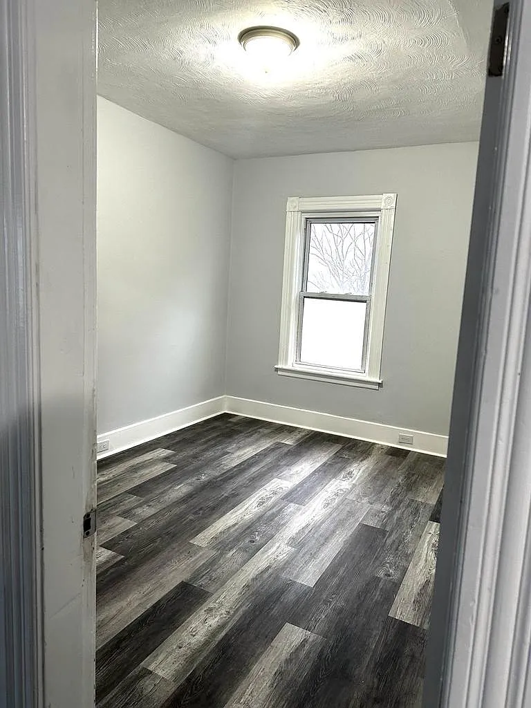 19 Seymour St — Photo 3