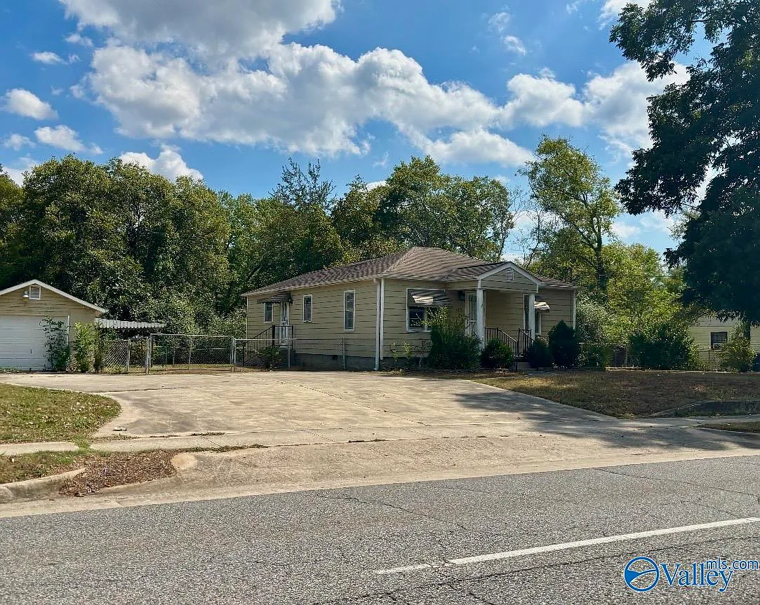 3 bed, 2.0 bath, 1316 sqft, $1,325 — Photo 2