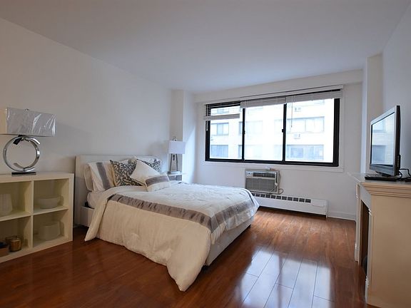 4th image of 6 W 16th St #6HN