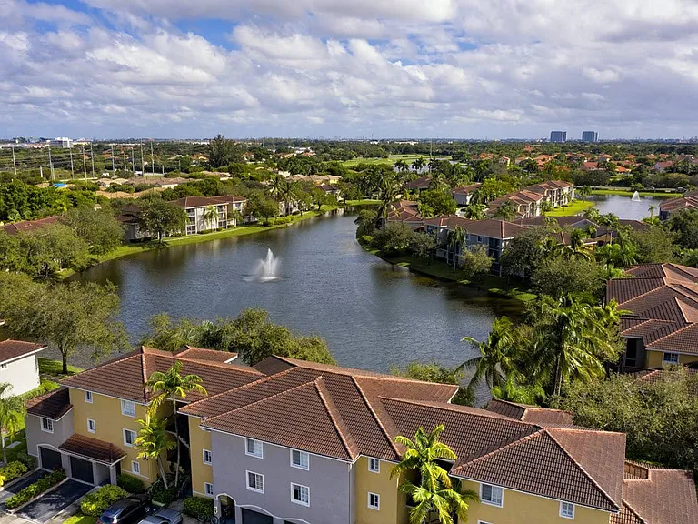 Camden Doral — Photo 29
