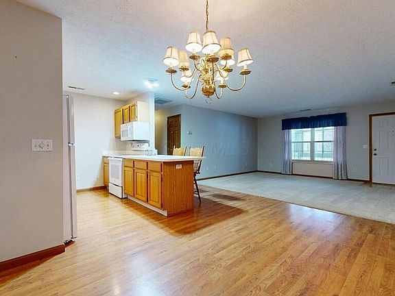 4th image of 674 Villa Dr