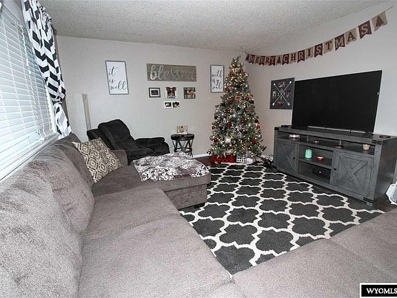 2nd image of 121 Park Ave