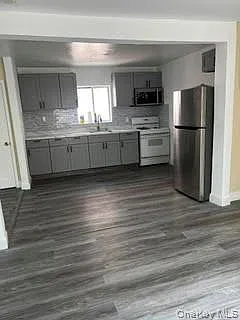 917 E 82nd St #2 — Photo 9