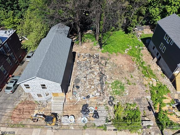 2nd image of 73 Montgomery Ave