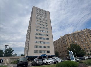 12520 Edgewater Dr APT 504, Lakewood, OH 44107