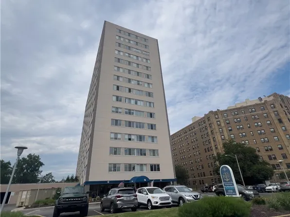 12520 Edgewater Dr APT 504, Lakewood, OH 44107