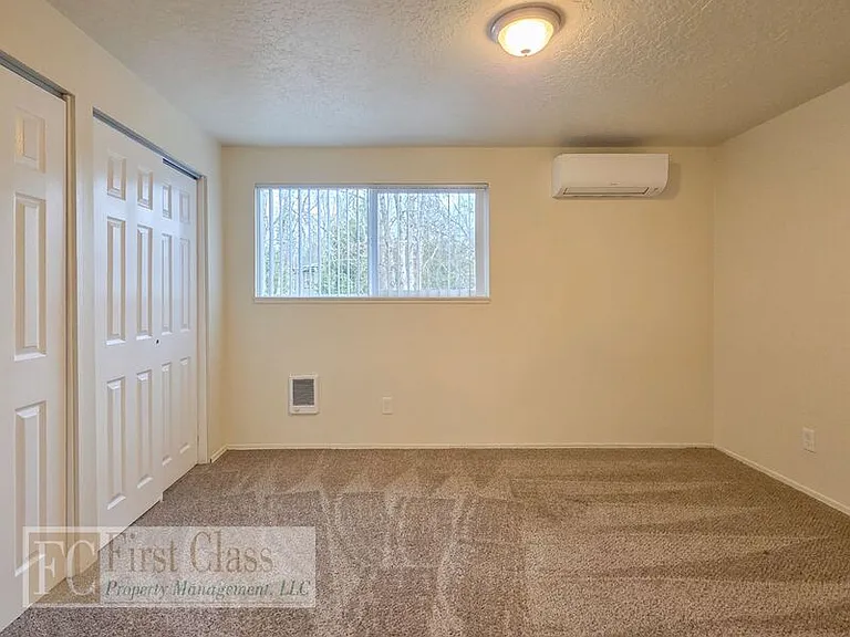 9555 SW Hall Blvd #17 — Photo 8