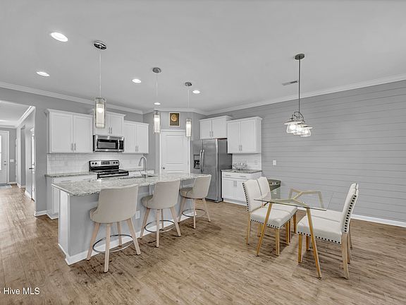 2nd image of 930 Keekle Lane SE