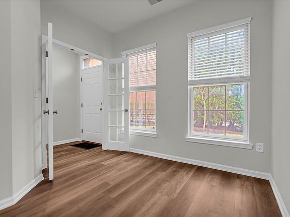 3rd image of 548 Graten St #548