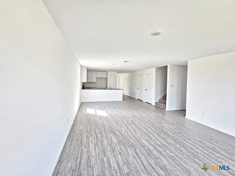 805 Riviera Ct — Photo 7