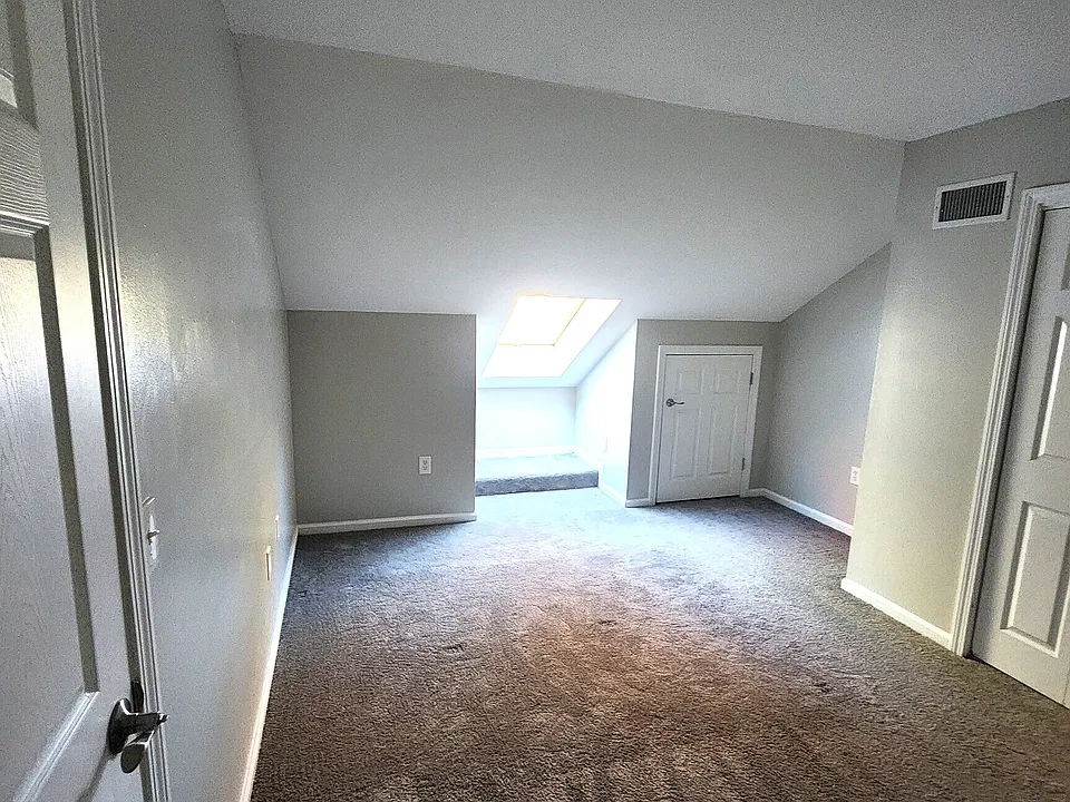670 Boston Post Rd #11